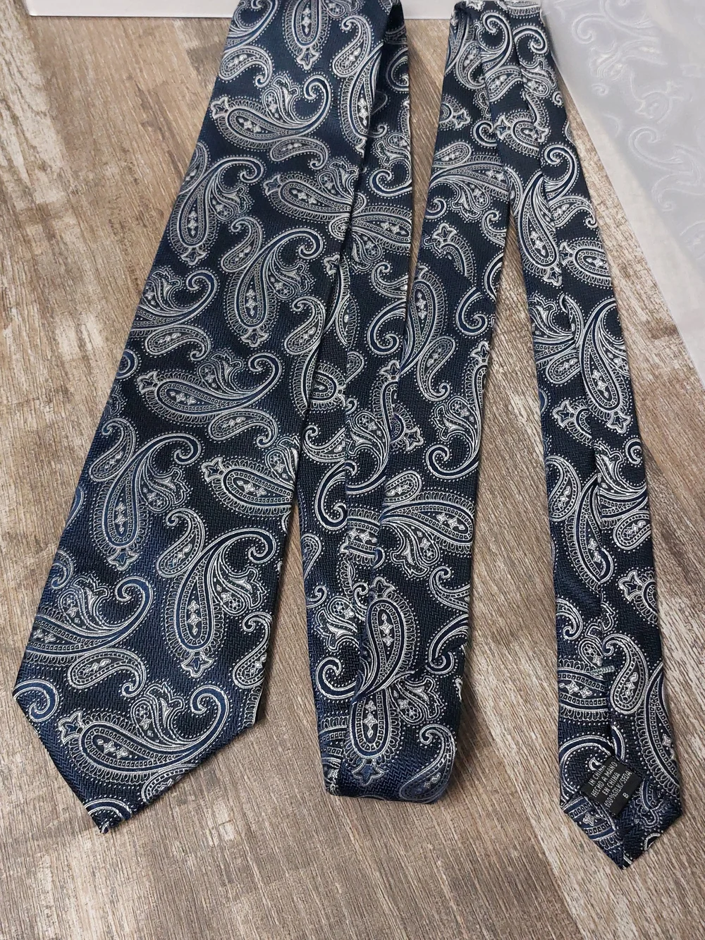 R Designed in Italy classic navy